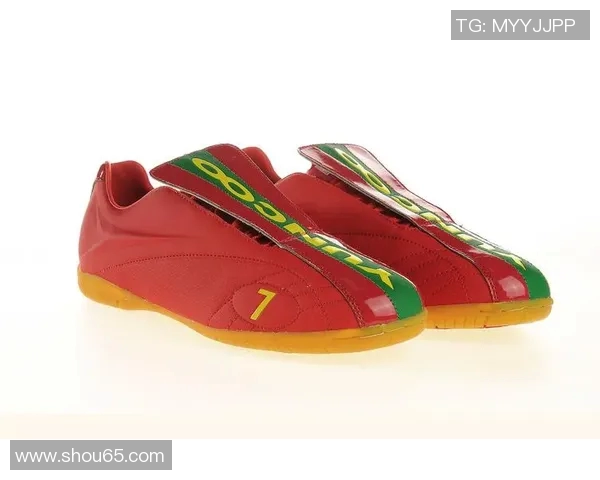 足球明星同款足球鞋真实测评让你了解明星脚下的秘密与选择技巧