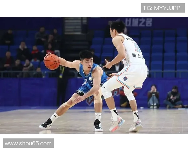 四川金强迎战强敌全力争胜期待精彩对决展现篮球魅力与团队精神